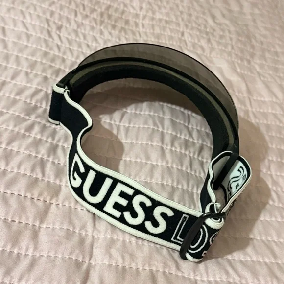 Guess Black Visor Hat - Picture 2 of 2